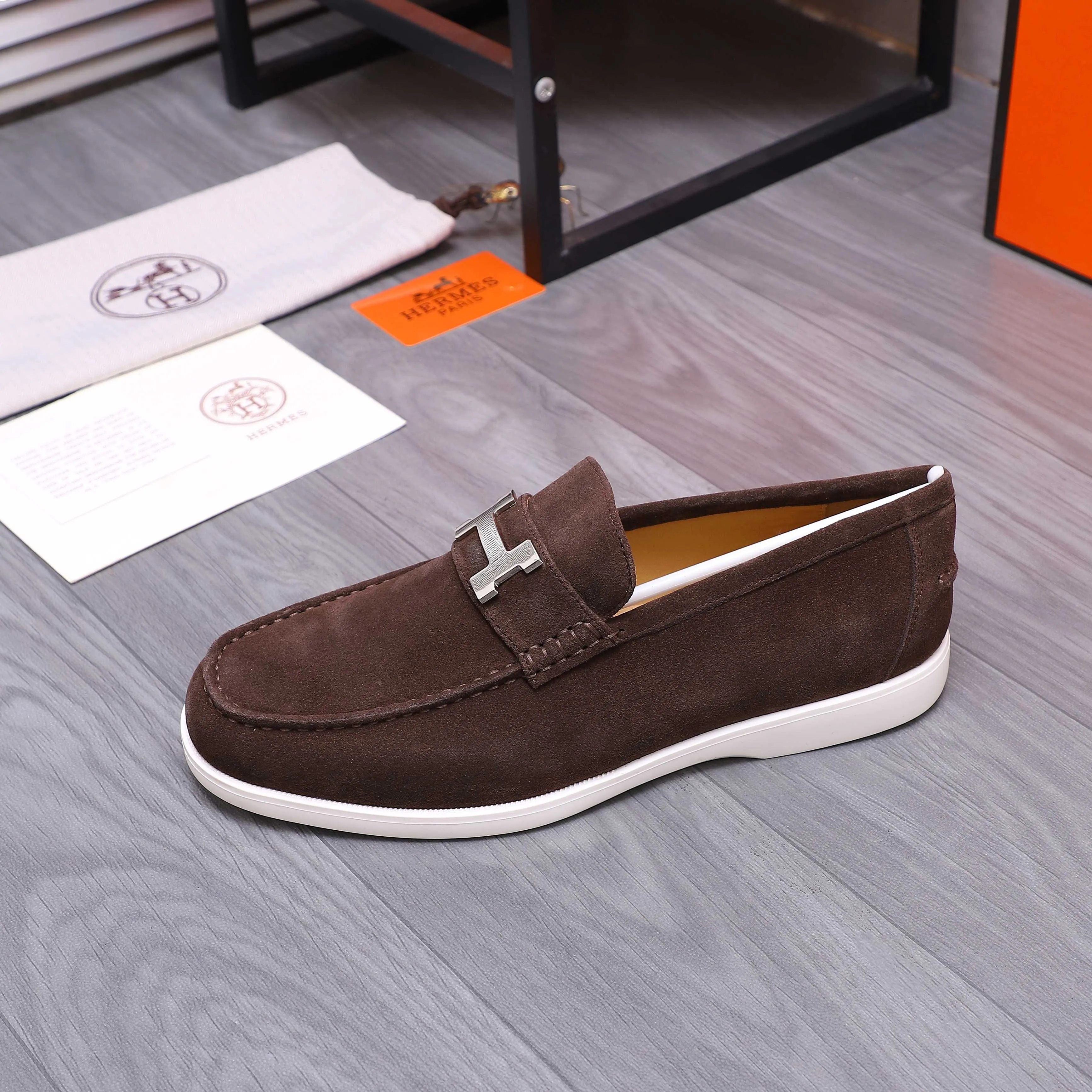 Men's shoes 💰p560 Product trademark: HERMES "Hermès" casual slip-on men's shoes. Regular size: 38-46 (45.46 is custom-made and non-refundable) Product materials: Selected frosted cowhide upper, cowhide lining, original foam rubber ultra-light sole